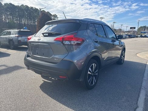 Used 2018 Nissan Kicks SV image 5