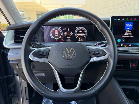 Used 2026 Volkswagen Tiguan SE FWD image 23