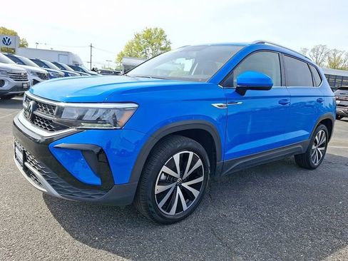Used 2022 Volkswagen Taos SE w/ Panoramic Sunroof Package AWD/4WD image 3