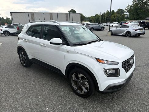 Used 2025 Hyundai Venue SEL FWD image 11