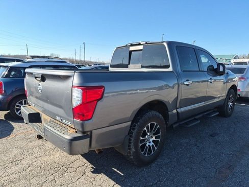 Used 2021 Nissan Titan SV w/ SV Convenience Package image 4