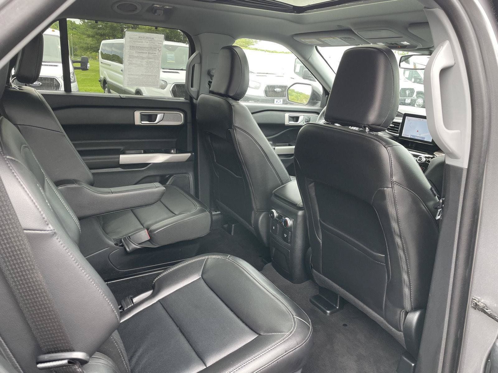 Used 2024 Ford Explorer Limited w/ Equipment Group 301A AWD/4WD image 29