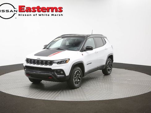 Used 2025 Jeep Compass Trailhawk w/ Trailer Tow Group AWD/4WD image 53