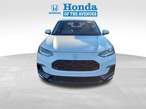 Used 2023 Honda HR-V LX image 2
