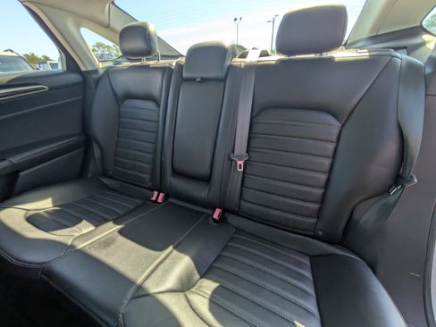Used 2013 Ford Fusion SE FWD image 13
