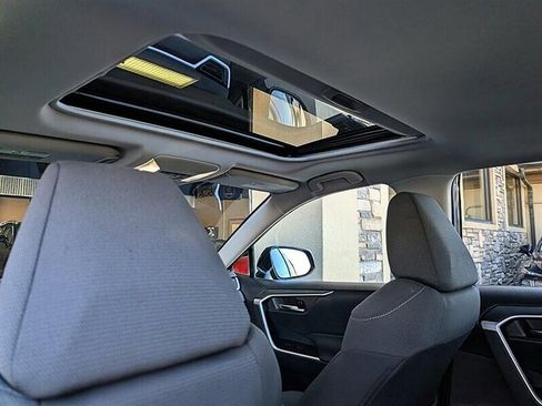 Used 2022 Toyota RAV4 XLE w/ Convenience Package image 27