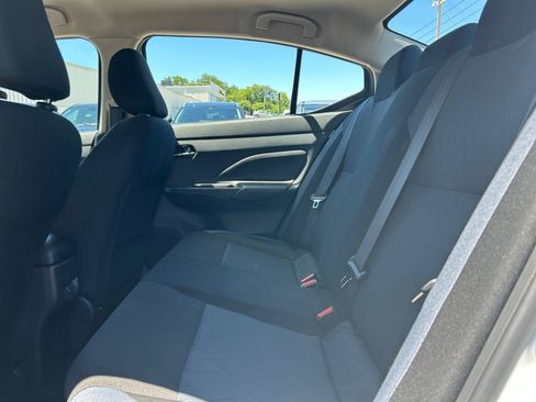 Used 2025 Nissan Versa SV FWD image 21