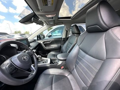 Used 2022 Toyota RAV4 XLE Premium AWD/4WD image 30