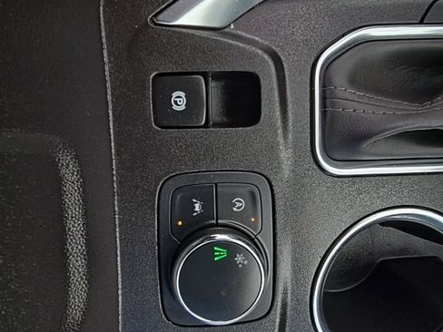 Used 2023 Chevrolet Traverse LT w/ Rear Camera Mirror Package image 35