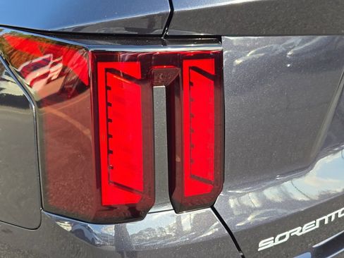 Certified 2025 Kia Sorento S w/ Panoramic Sunroof Package FWD image 12