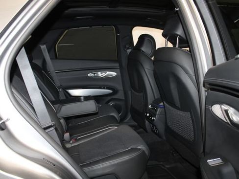 Used 2024 Genesis GV70 2.5T w/ Sport Prestige Package AWD/4WD image 15