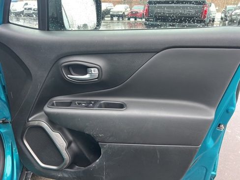 Used 2022 Jeep Renegade Limited image 10