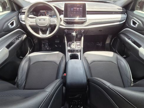 Used 2025 Jeep Compass Latitude AWD/4WD image 25