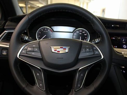 New 2025 Cadillac XT5 Luxury image 19