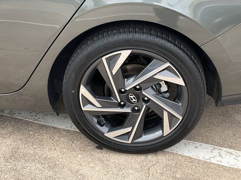 Used 2025 Hyundai Elantra SEL image 8