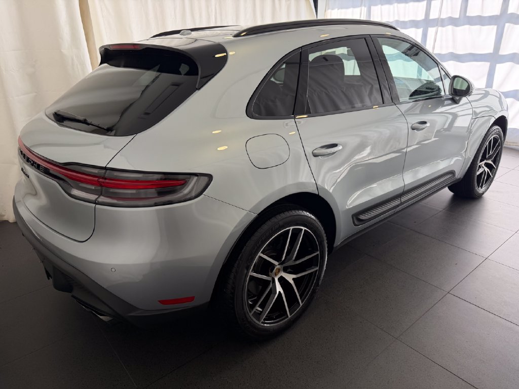 Certified 2026 Porsche Macan AWD/4WD image 9