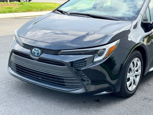 Used 2025 Toyota Corolla LE w/ Convenience Package FWD image 33