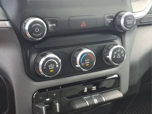 Used 2022 RAM 1500 Big Horn AWD/4WD image 8