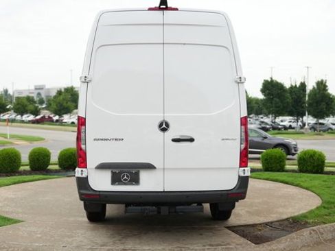 Used 2025 Mercedes-Benz Sprinter 2500 image 7
