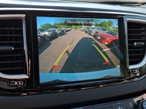 Used 2023 Chrysler Pacifica Touring-L FWD image 18