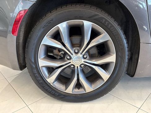 Used 2020 Chrysler Pacifica Limited w/ Tire & Wheel Group FWD image 48