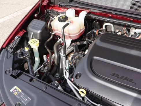 Used 2021 Chrysler Pacifica Touring-L w/ Uconnect Theater Family Group image 10