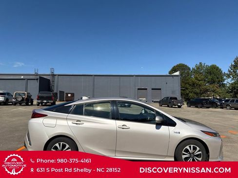 Used 2017 Toyota Prius Prime Premium image 8