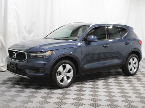 Used 2022 Volvo XC40 T4 Momentum FWD image 36