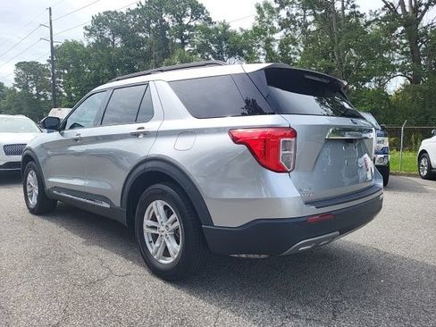 Used 2022 Ford Explorer XLT w/ Equipment Group 202A RWD image 3