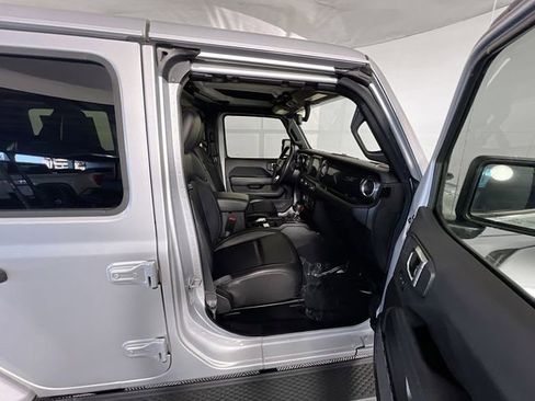 Used 2022 Jeep Wrangler Unlimited Sahara image 30