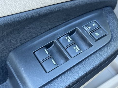 Used 2016 Honda Pilot Touring image 14