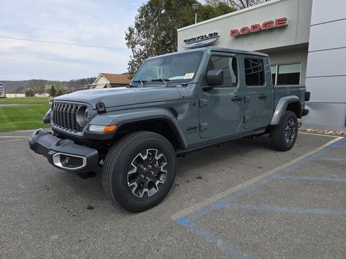 New 2025 Jeep Gladiator Sport w/ Premium Package image 8