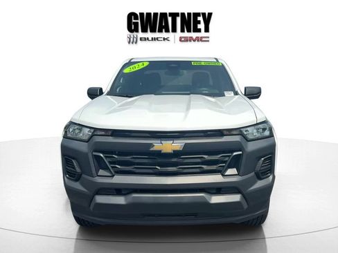Used 2024 Chevrolet Colorado W/T RWD image 2