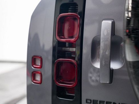 Used 2023 Land Rover Defender 90 X-Dynamic SE image 14