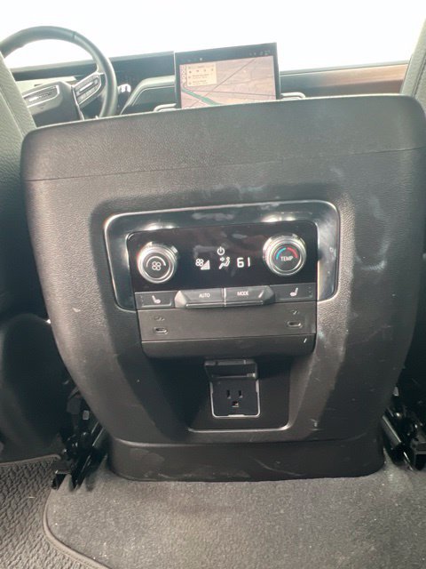 Used 2025 GMC Yukon XL Denali AWD/4WD image 26