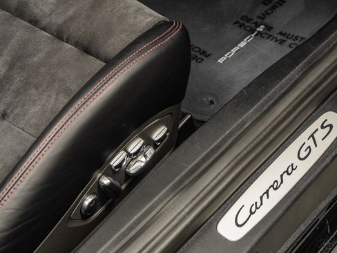 Used 2016 Porsche 911 Cabriolet image 31