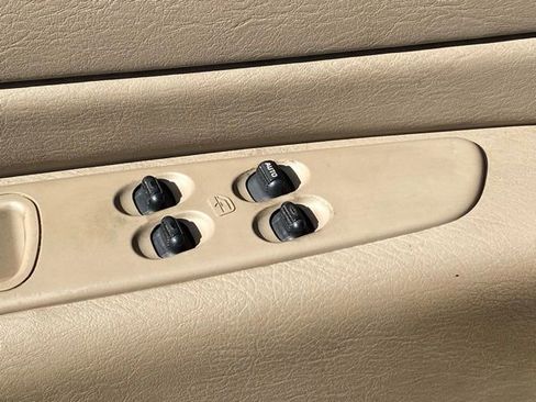 Used 2004 Chrysler Sebring GTC w/ Security Group FWD image 19