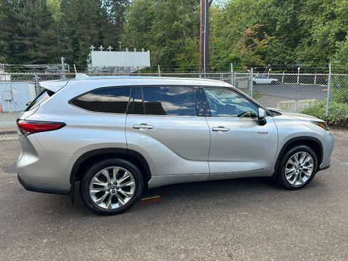 Used 2021 Toyota Highlander Limited AWD/4WD image 4