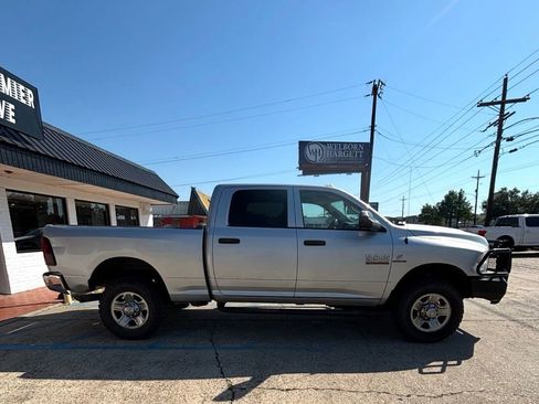 Used 2018 RAM 2500 Tradesman w/ Chrome Appearance Group AWD/4WD image 4