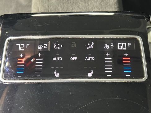 Used 2023 Audi A8 L 3.0T AWD/4WD image 18