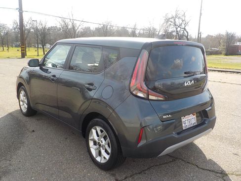 Used 2023 Kia Soul LX w/ LX Technology Package image 7