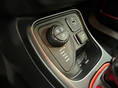 Used 2019 Jeep Compass Trailhawk w/ Cold Weather Group AWD/4WD image 16