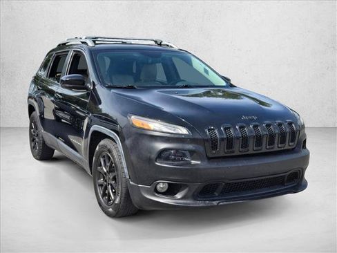 Used 2017 Jeep Cherokee Limited FWD image 3