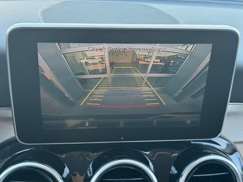 Used 2017 Mercedes-Benz GLC 300 4MATIC image 4