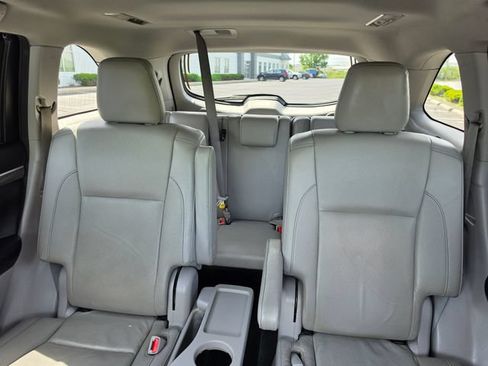 Used 2018 Toyota Highlander Limited AWD/4WD image 19