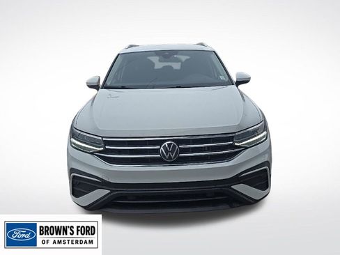 Used 2024 Volkswagen Tiguan SE AWD/4WD image 3