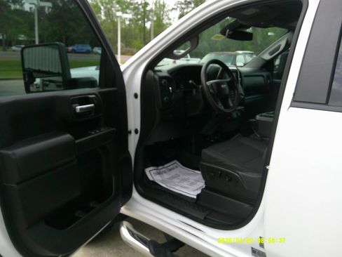 Used 2024 Chevrolet Silverado 2500 Custom w/ Custom Value Package AWD/4WD image 9