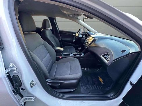 Used 2018 Chevrolet Cruze LT w/ Convenience Package image 46