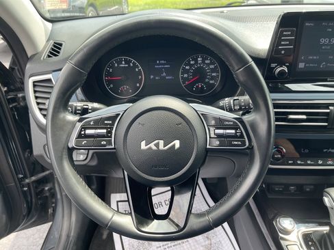 Used 2023 Kia Seltos S image 14