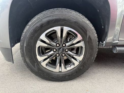 Used 2022 Chevrolet Colorado Z71 w/ Safety Package RWD image 9
